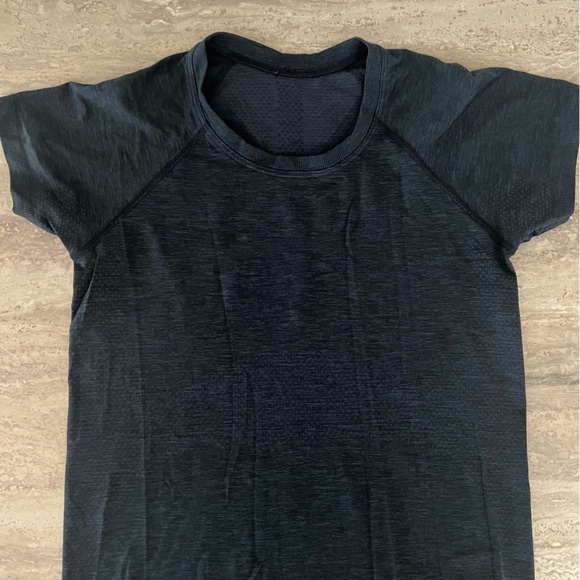 Lululemon swiftly tech shirt - Picture 2 of 3